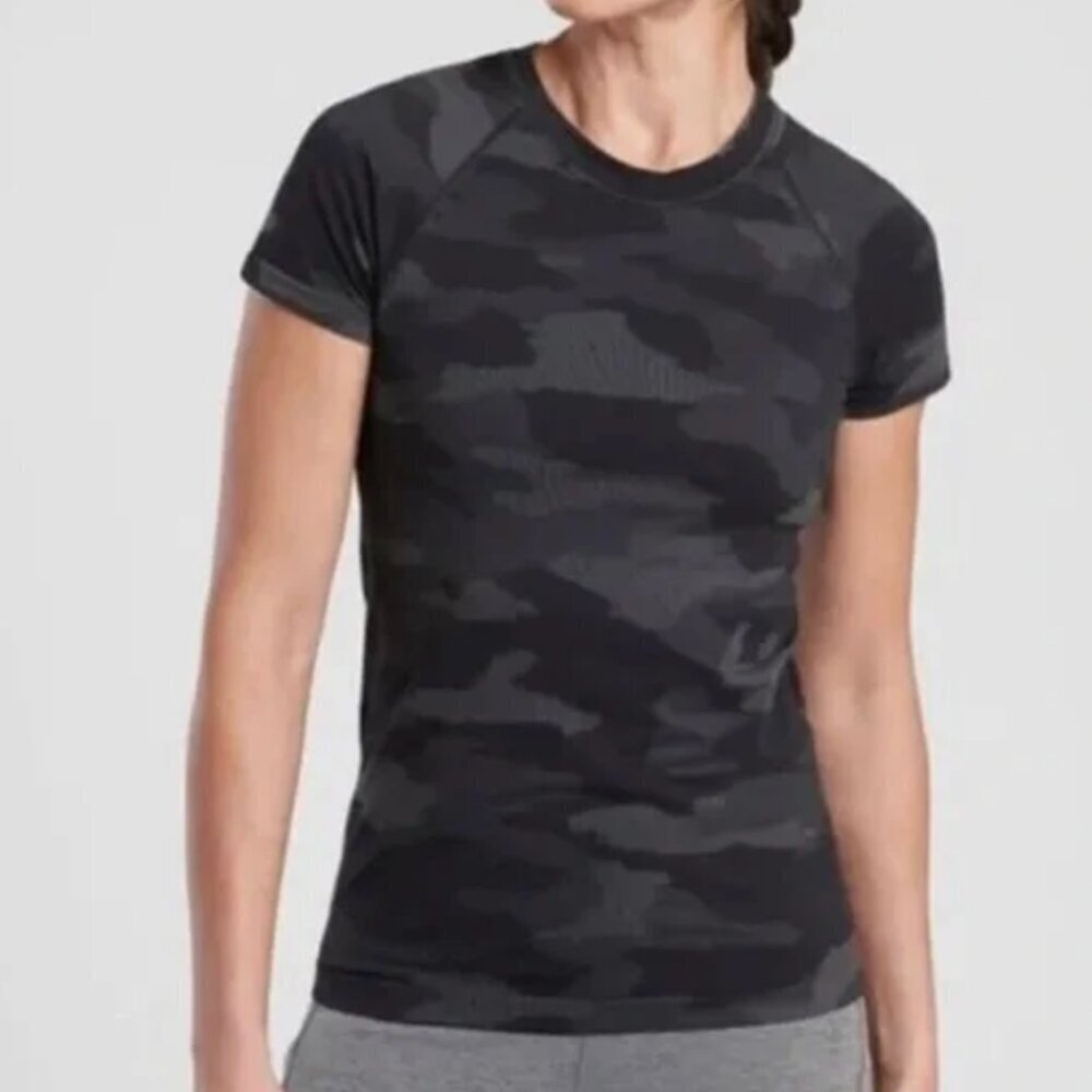 Athleta Momentum Seamless Active Top Black Camo Size XS Athletic Performance